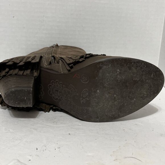 Women's Size 7.5 Naughty Monkey Swing Low Taupe Ankle Bootie with Leather Upper - Picture 8 of 9